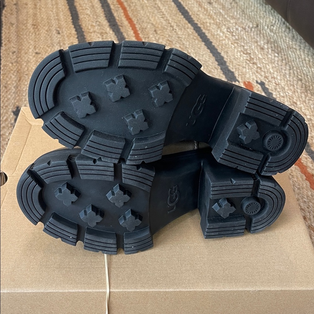 UGG Brooklyn Chunky Heel Boots - Picture 6 of 7